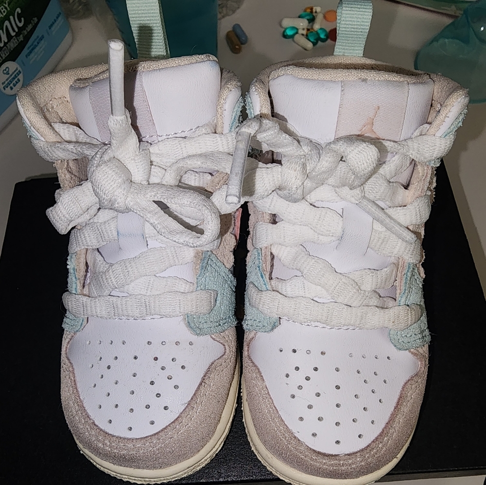 Jordan 1 Mid